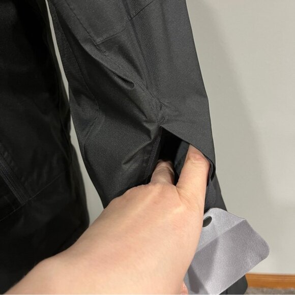 The North Face boys jacket with hood - Picture 6 of 15